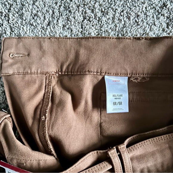 Express Women’s Dark Khaki Bell Flare High Rise Stretch Pants Size 6R NWT - Picture 7 of 7